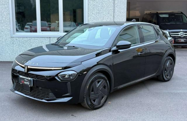 LANCIA Ypsilon  Elettrica-Benzina 2025