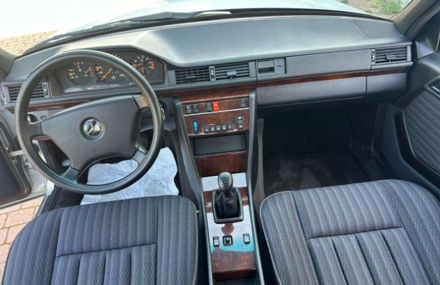 MERCEDES Classe E  Benzina 1992