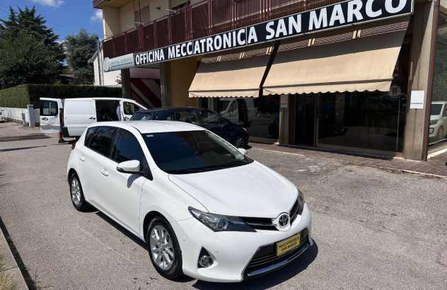 TOYOTA Auris TS 1.4 D-4D Lounge Diesel 2013