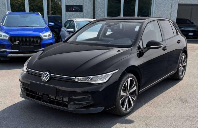 VOLKSWAGEN Golf  Benzina 2026