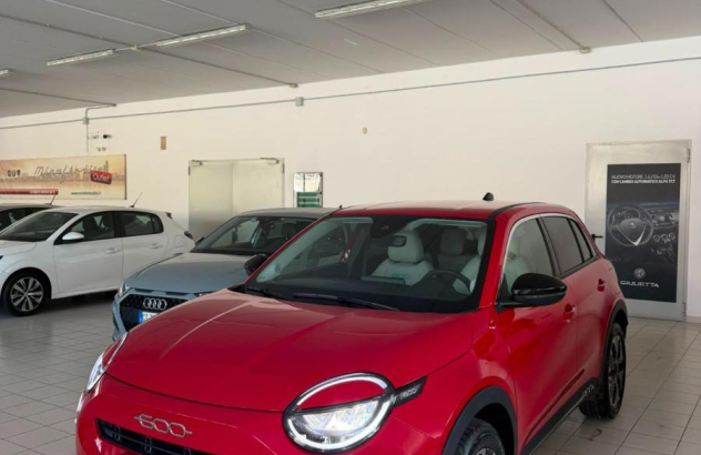 FIAT 600 Hybrid DCT MHEV La Prima Elettrica-Benzina 2025