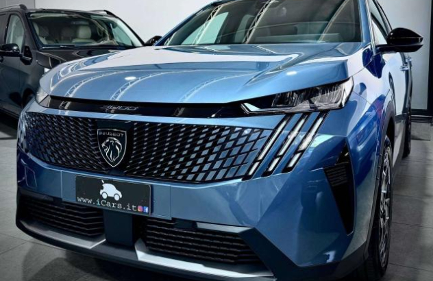 PEUGEOT 3008  Elettrica-Benzina 2026