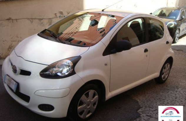 TOYOTA Aygo 12V VVT-i 5 porte Now Connect Benzina 2011