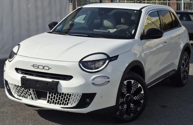 FIAT 600 Hybrid DCT MHEV La Prima Elettrica-Benzina 2025
