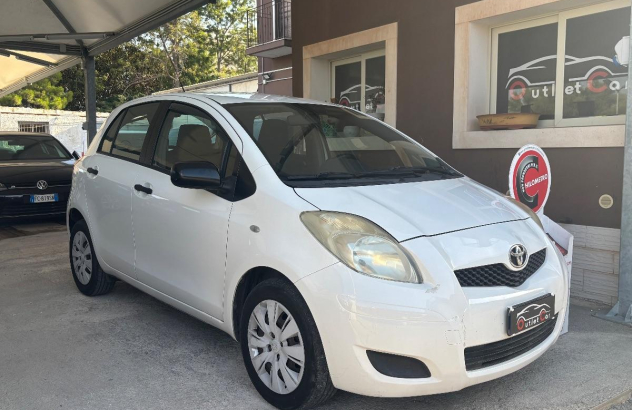 TOYOTA Yaris 1.0 5p. Now Benzina 2010