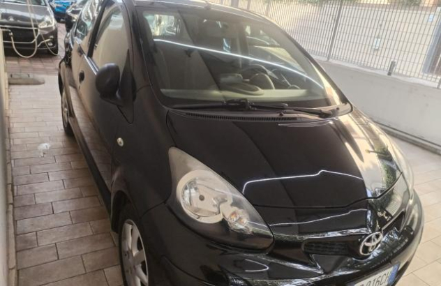 TOYOTA Aygo 12V VVT-i 5 porte Now Connect Benzina 2010