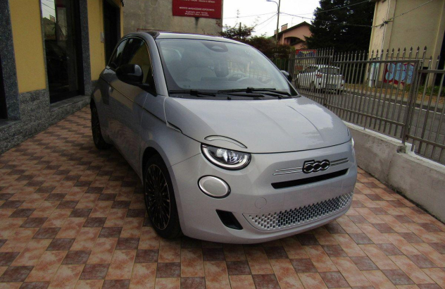 FIAT 500 Berlina Hybrid La Prima Elettrica-Benzina 2026