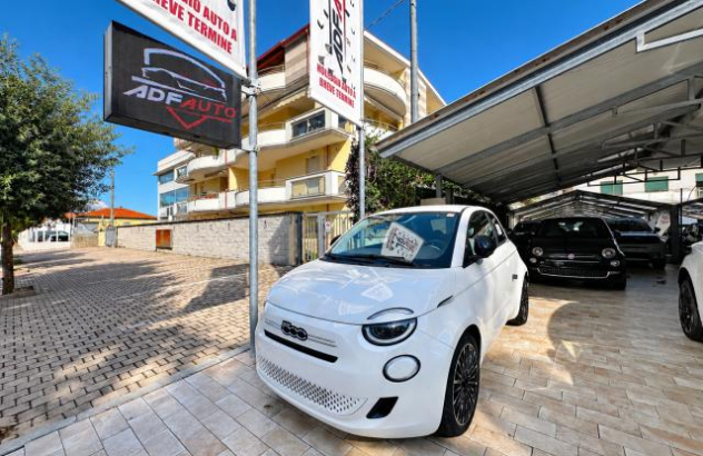 FIAT 500 Berlina Hybrid Icon Elettrica-Benzina 2026