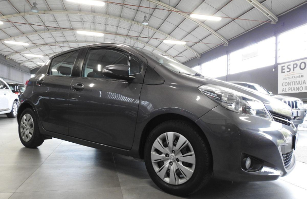 TOYOTA Yaris 1.0 5p. Lounge Benzina 2013