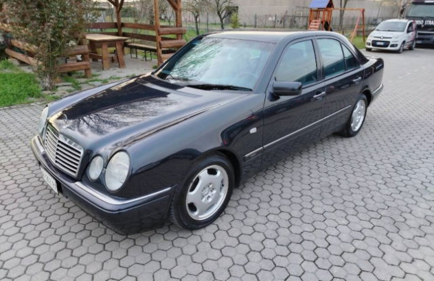MERCEDES Classe E  Benzina 1996