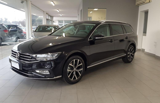 VOLKSWAGEN Passat Passat Variant 2.0 TDI DSG Business BMT Diesel 2023