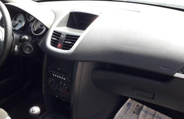 PEUGEOT 208   2008