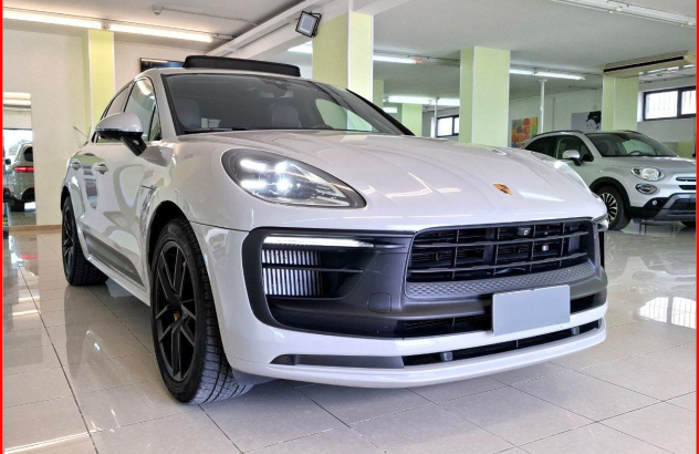 PORSCHE Macan  Benzina 2022