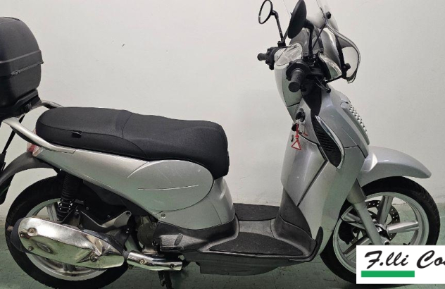 Aprilia Scarabeo 125   2012