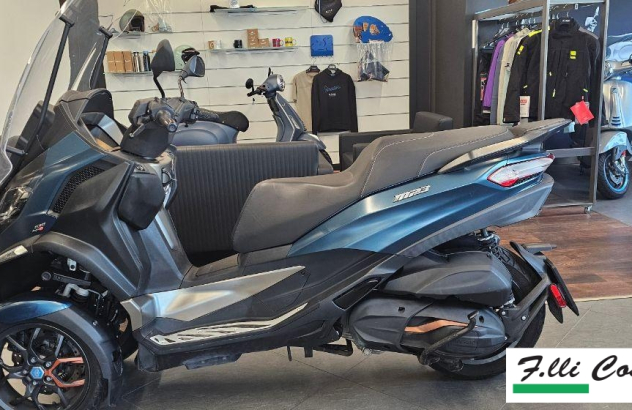 Piaggio MP3   2022