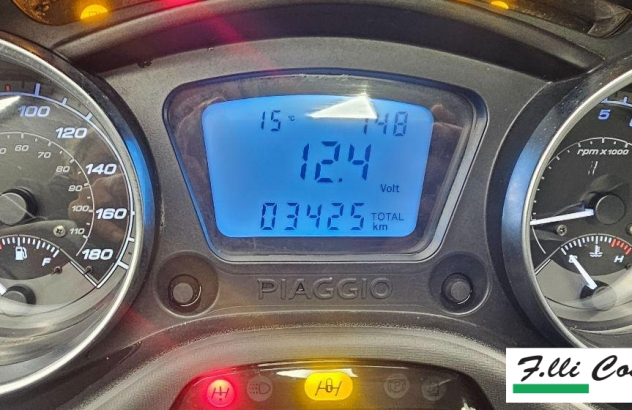 Piaggio MP3   2023