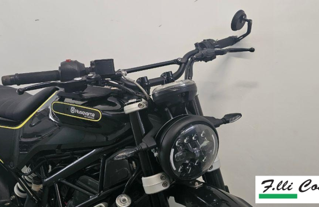 Husqvarna Svartpilen 401   2018