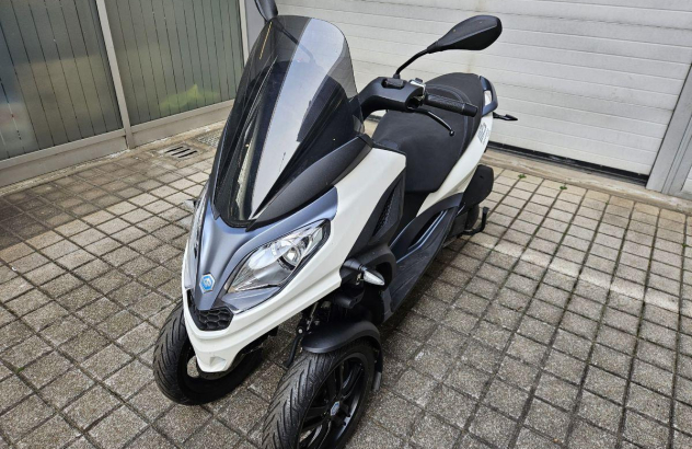 Piaggio MP3   2022