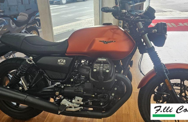 Moto Guzzi V7   2023